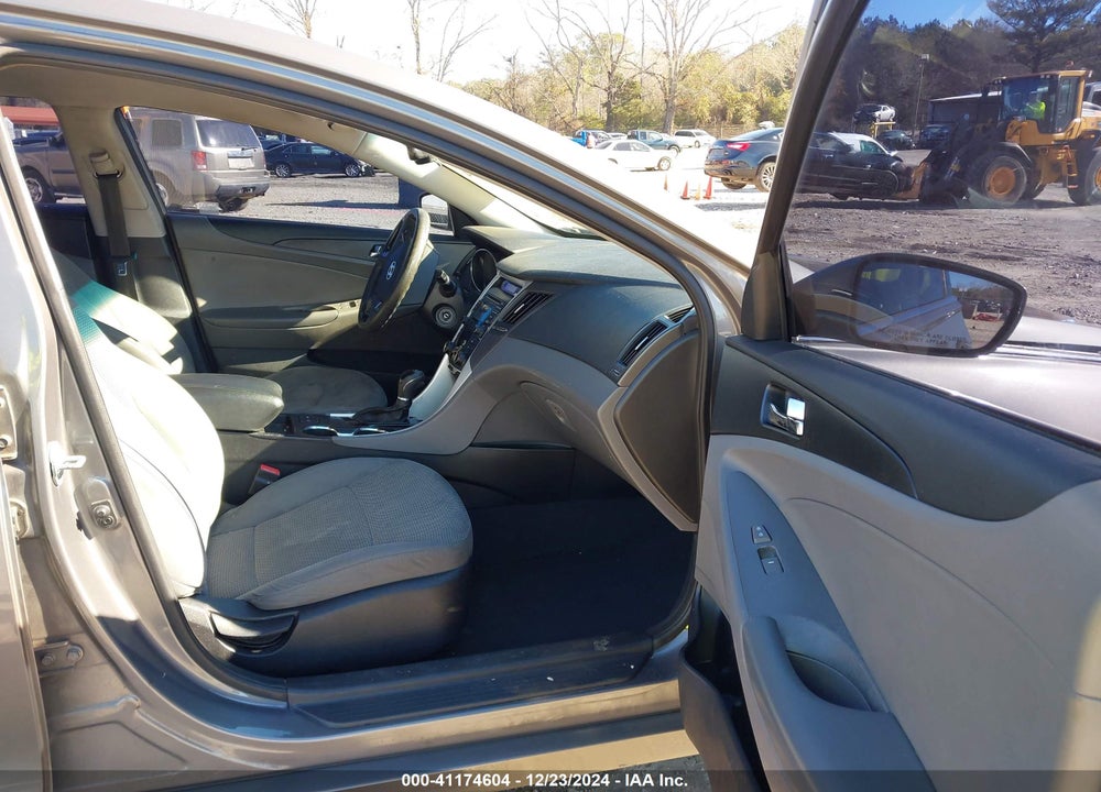 2013 HYUNDAI SONATA GLS VIN: 5NPEB4AC8DH730456