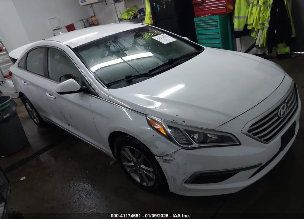 2015 HYUNDAI SONATA SE VIN: 5NPE24AF5FH019486