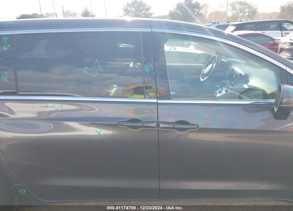 2023 CHRYSLER PACIFICA TOURING L VIN: 2C4RC1BG4PR553796
