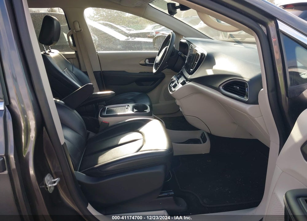 2023 CHRYSLER PACIFICA TOURING L VIN: 2C4RC1BG4PR553796