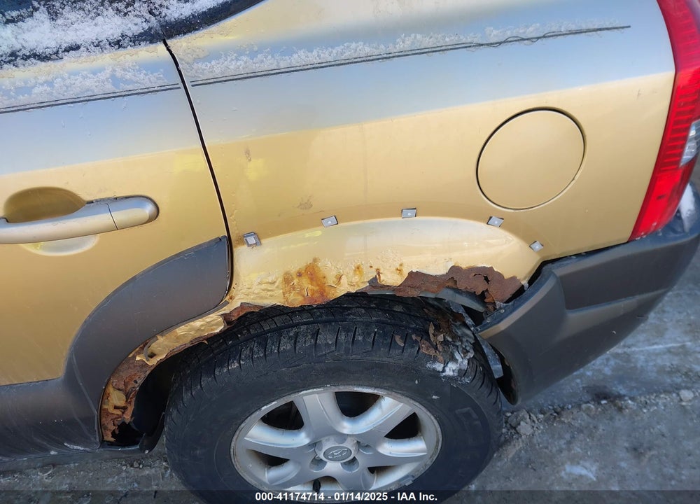 2005 HYUNDAI TUCSON GLS/LX VIN: KM8JN12D85U110110