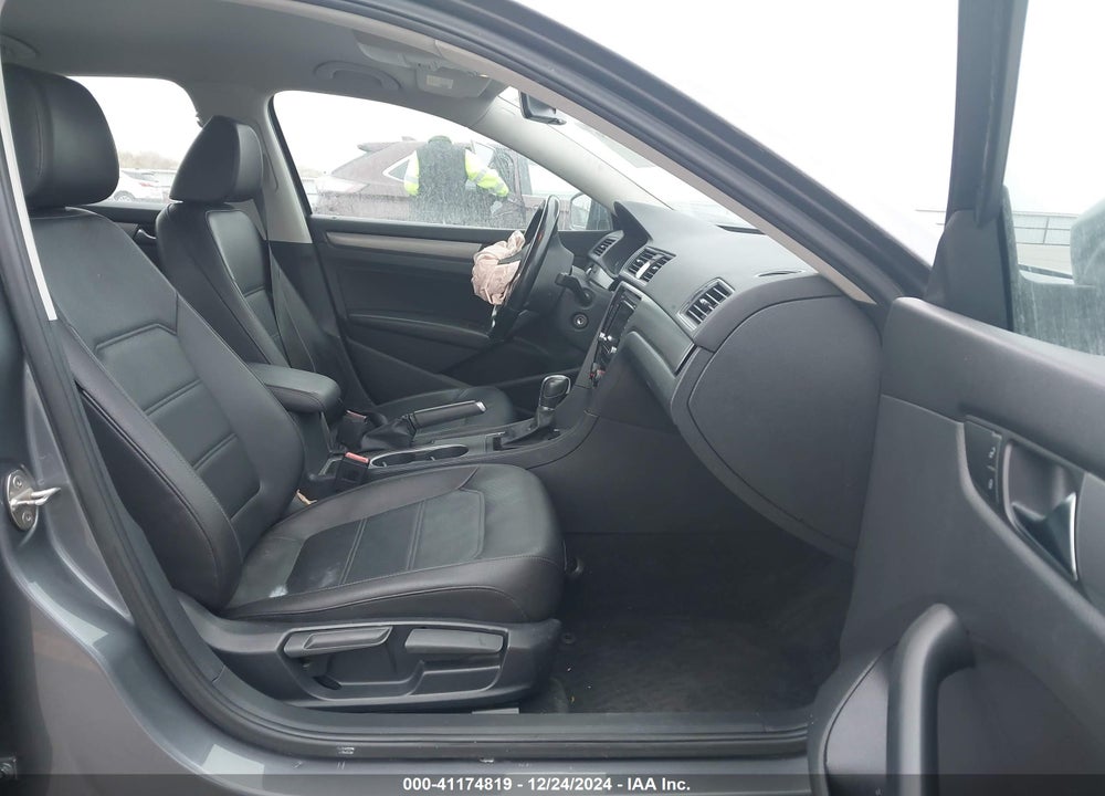2015 VOLKSWAGEN PASSAT 1.8T SE VIN: 1VWBT7A31FC025642