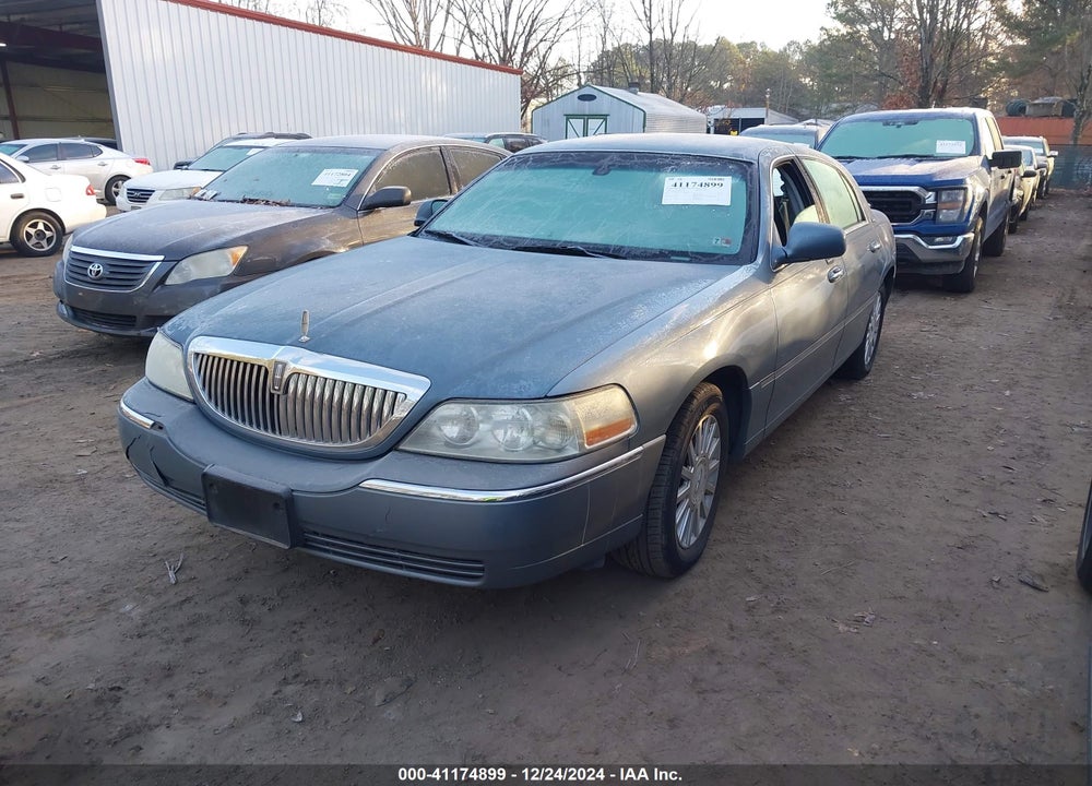 2004 LINCOLN TOWN CAR SIGNATURE VIN: 1LNHM81W94Y674501