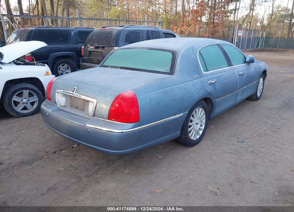 2004 LINCOLN TOWN CAR SIGNATURE VIN: 1LNHM81W94Y674501