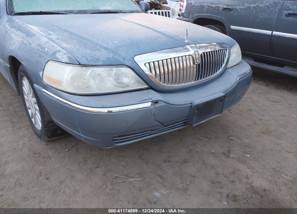 2004 LINCOLN TOWN CAR SIGNATURE VIN: 1LNHM81W94Y674501