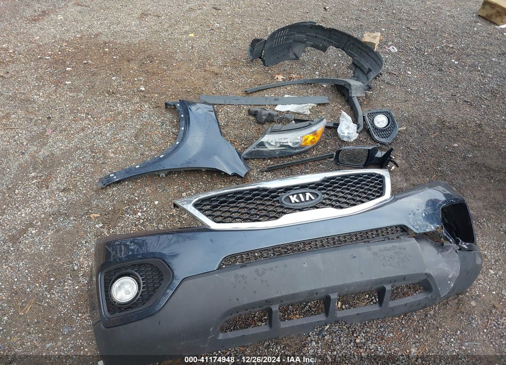 2012 KIA SORENTO LX VIN: 5XYKT3A69CG304009