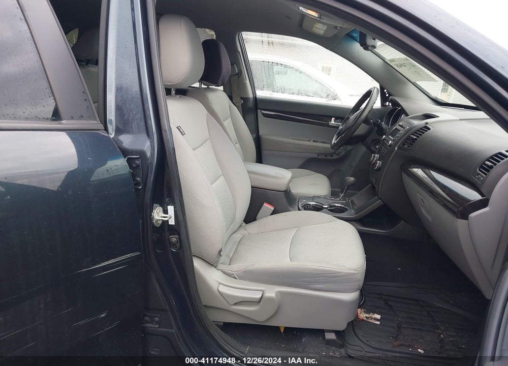 2012 KIA SORENTO LX VIN: 5XYKT3A69CG304009