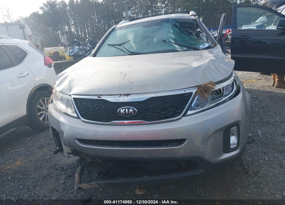 2015 KIA SORENTO LX VIN: 5XYKT3A61FG560231