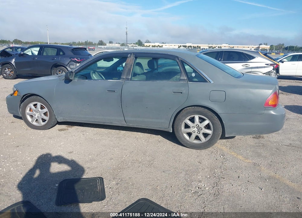 2000 TOYOTA AVALON XLS VIN: 4T1BF28B4YU030076