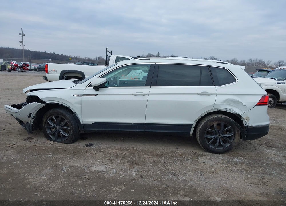 2022 VOLKSWAGEN TIGUAN VIN: 3VV2B7AX1NM130611
