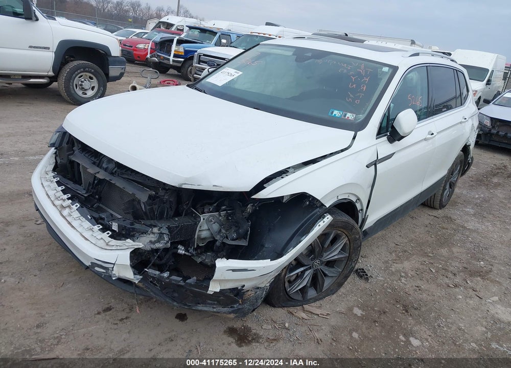 2022 VOLKSWAGEN TIGUAN VIN: 3VV2B7AX1NM130611