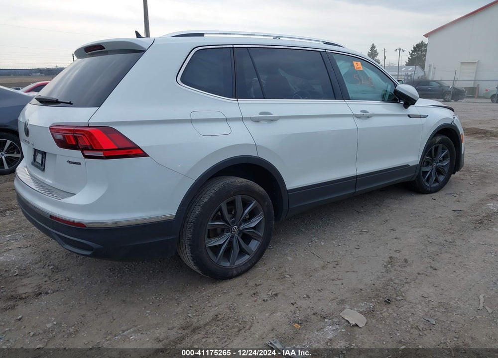2022 VOLKSWAGEN TIGUAN VIN: 3VV2B7AX1NM130611