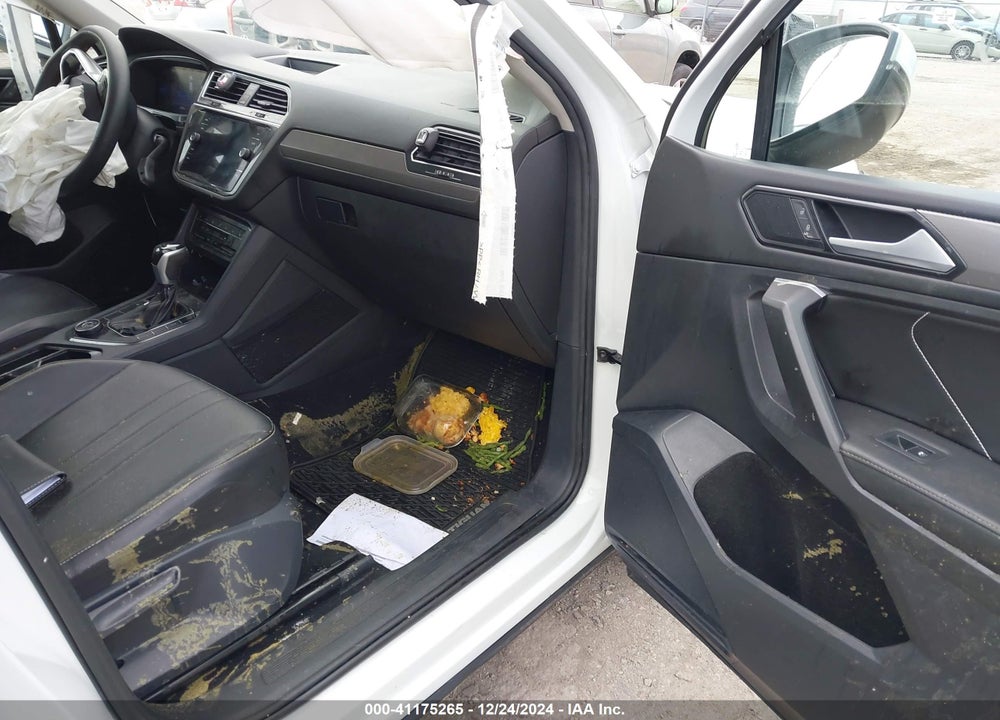 2022 VOLKSWAGEN TIGUAN VIN: 3VV2B7AX1NM130611