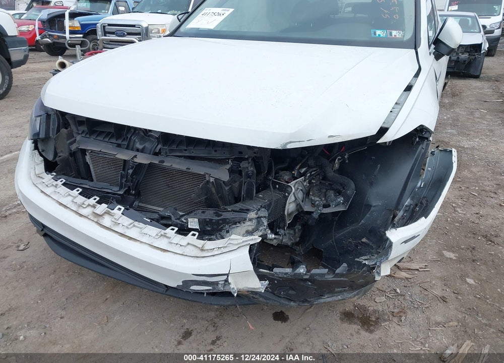 2022 VOLKSWAGEN TIGUAN VIN: 3VV2B7AX1NM130611