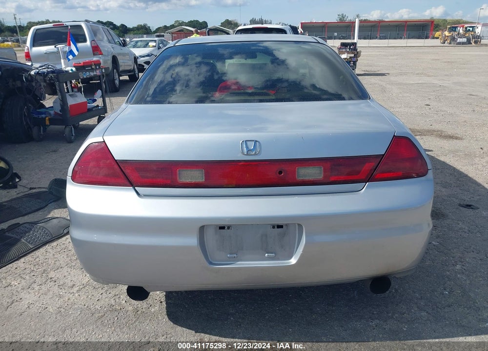 2001 HONDA ACCORD 3.0 EX VIN: 1HGCG22551A022568