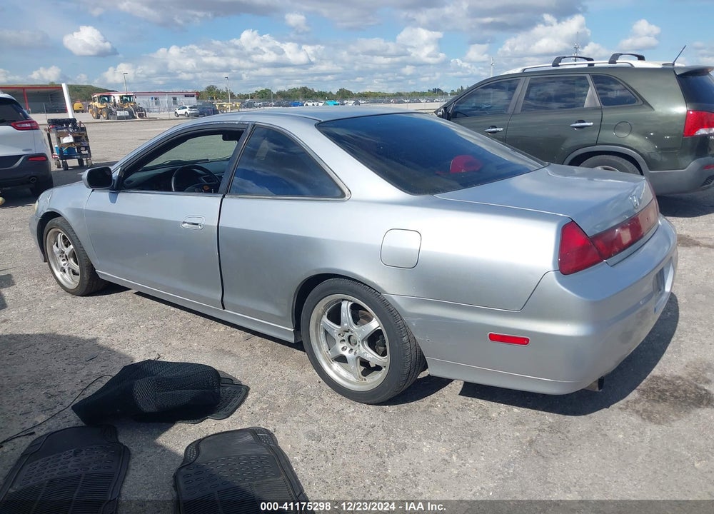 2001 HONDA ACCORD 3.0 EX VIN: 1HGCG22551A022568