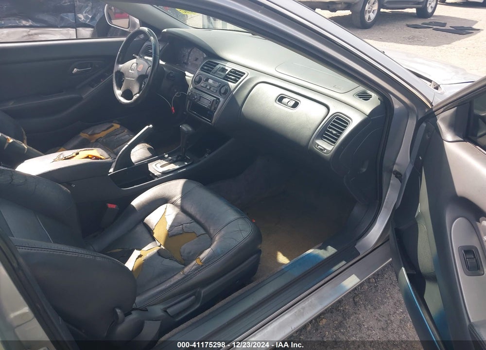 2001 HONDA ACCORD 3.0 EX VIN: 1HGCG22551A022568