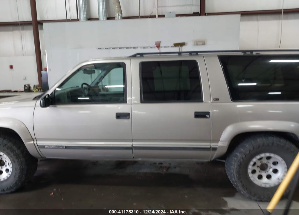 1999 GMC SUBURBAN 1500 SL VIN: 1GKFK16R4XJ720961