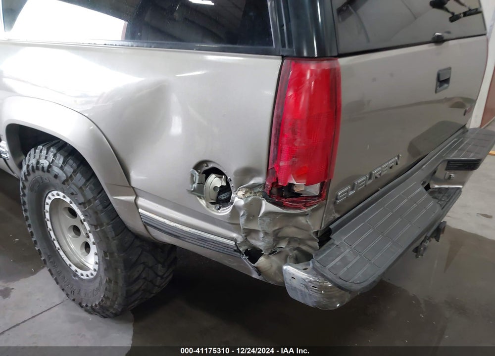 1999 GMC SUBURBAN 1500 SL VIN: 1GKFK16R4XJ720961