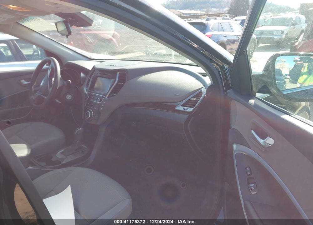 2017 HYUNDAI SANTA FE SE VIN: KM8SMDHF3HU176506
