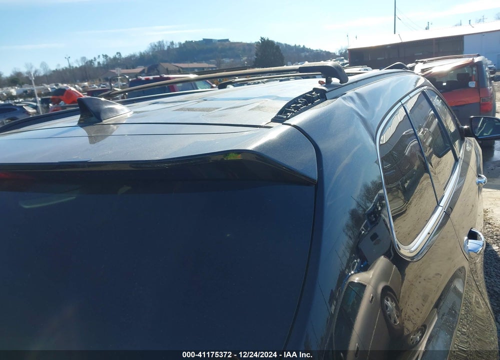 2017 HYUNDAI SANTA FE SE VIN: KM8SMDHF3HU176506