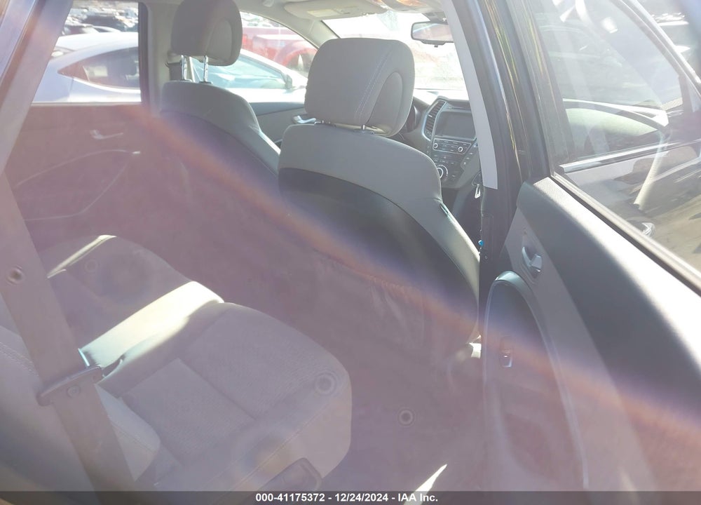 2017 HYUNDAI SANTA FE SE VIN: KM8SMDHF3HU176506