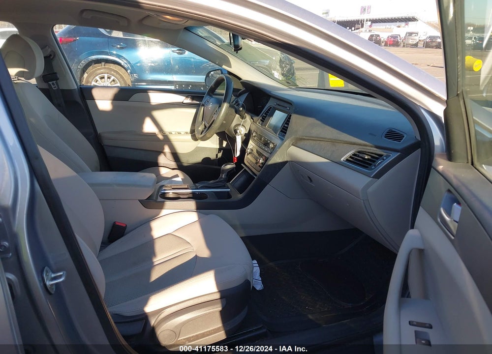 2017 HYUNDAI SONATA SE VIN: 5NPE24AF9HH553982