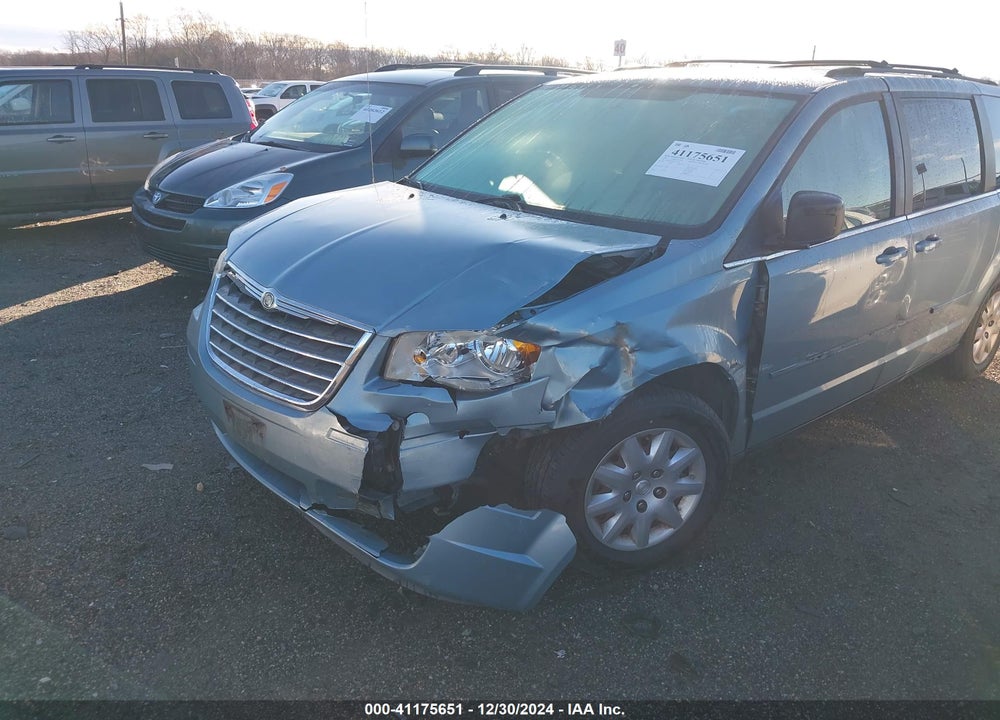 2009 CHRYSLER TOWN & COUNTRY LX VIN: 2A8HR44E39R512675