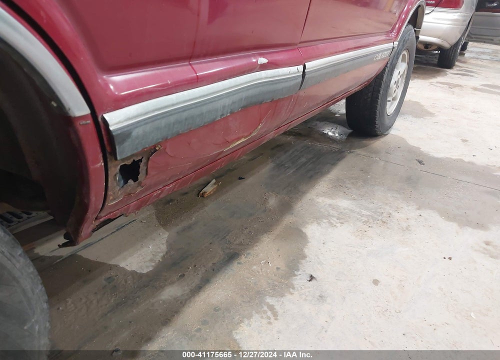 1997 CHEVROLET BLAZER LS VIN: 1GNDT13W1VK202136