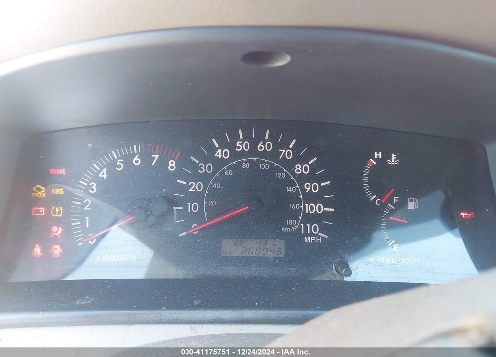 2005 TOYOTA COROLLA LE VIN: 1NXBR32E45Z444969