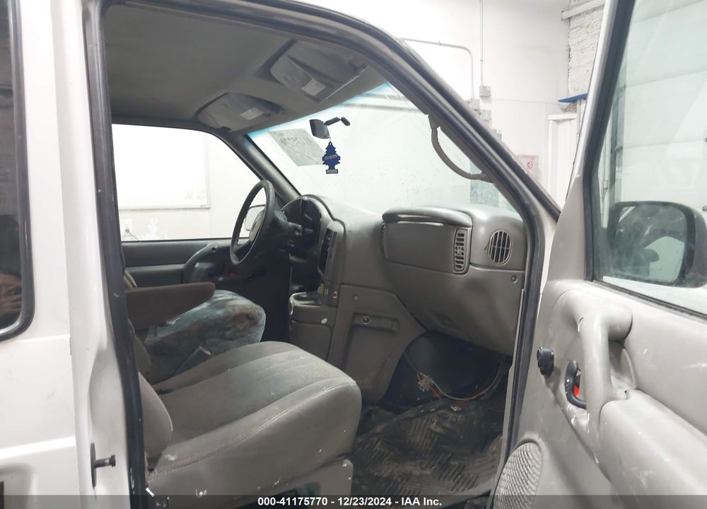 2000 CHEVROLET ASTRO VIN: 1GCDL19W6YB212603