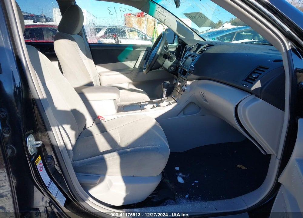 2013 TOYOTA HIGHLANDER BASE PLUS V6 VIN: 5TDBK3EH8DS190166