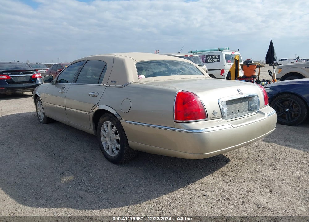 2011 LINCOLN TOWN CAR SIGNATURE LIMITED VIN: 2LNBL8CV3BX758615