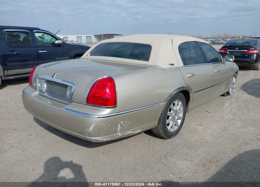 2011 LINCOLN TOWN CAR SIGNATURE LIMITED VIN: 2LNBL8CV3BX758615