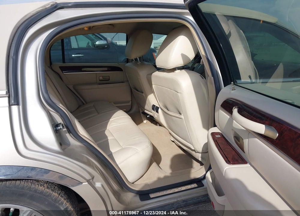 2011 LINCOLN TOWN CAR SIGNATURE LIMITED VIN: 2LNBL8CV3BX758615