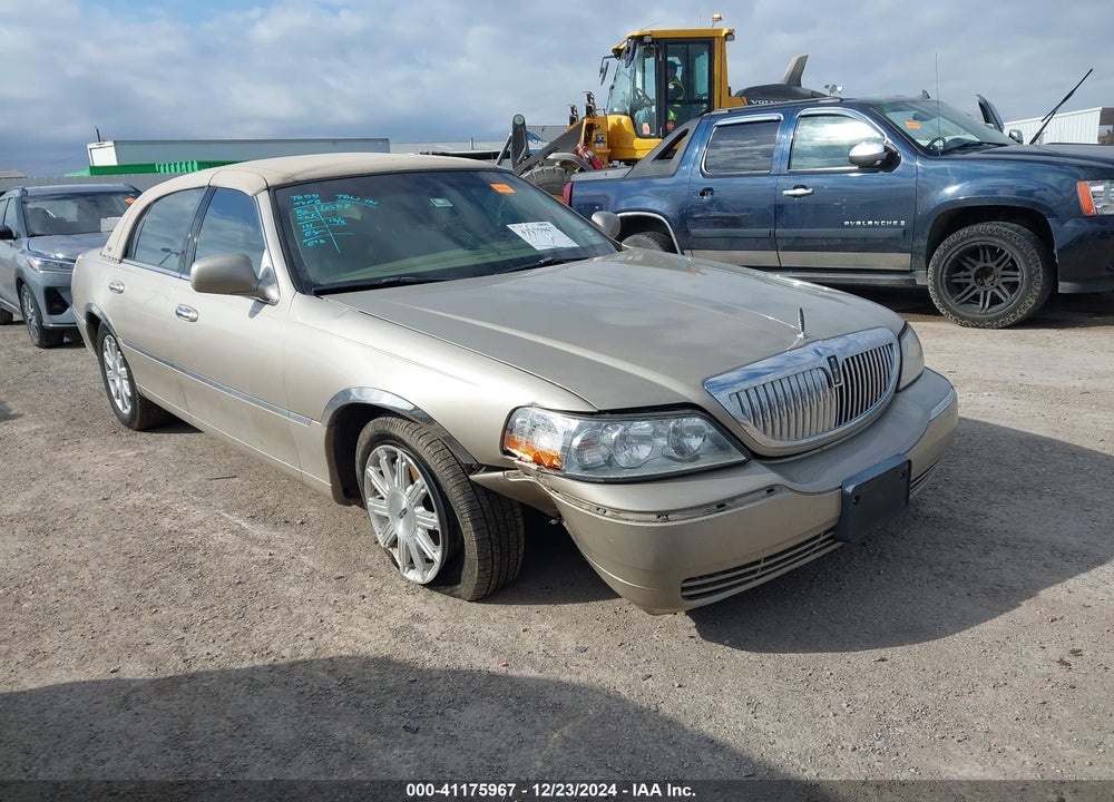 2011 LINCOLN TOWN CAR SIGNATURE LIMITED VIN: 2LNBL8CV3BX758615
