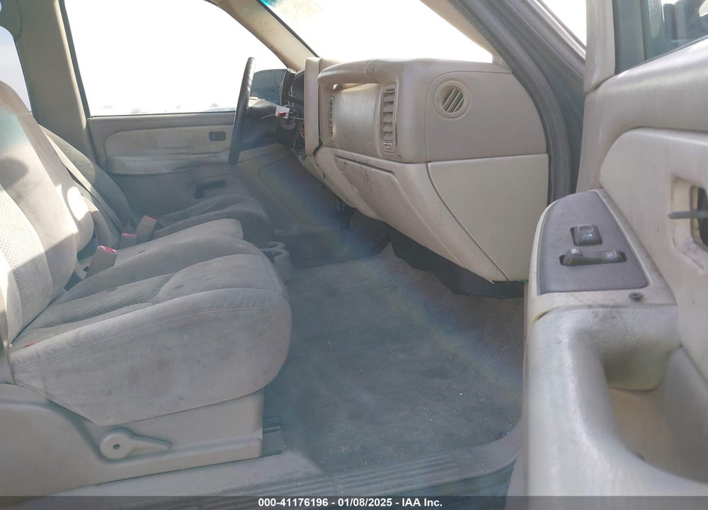 2003 CHEVROLET TAHOE LS VIN: 1GNEC13V13R261204