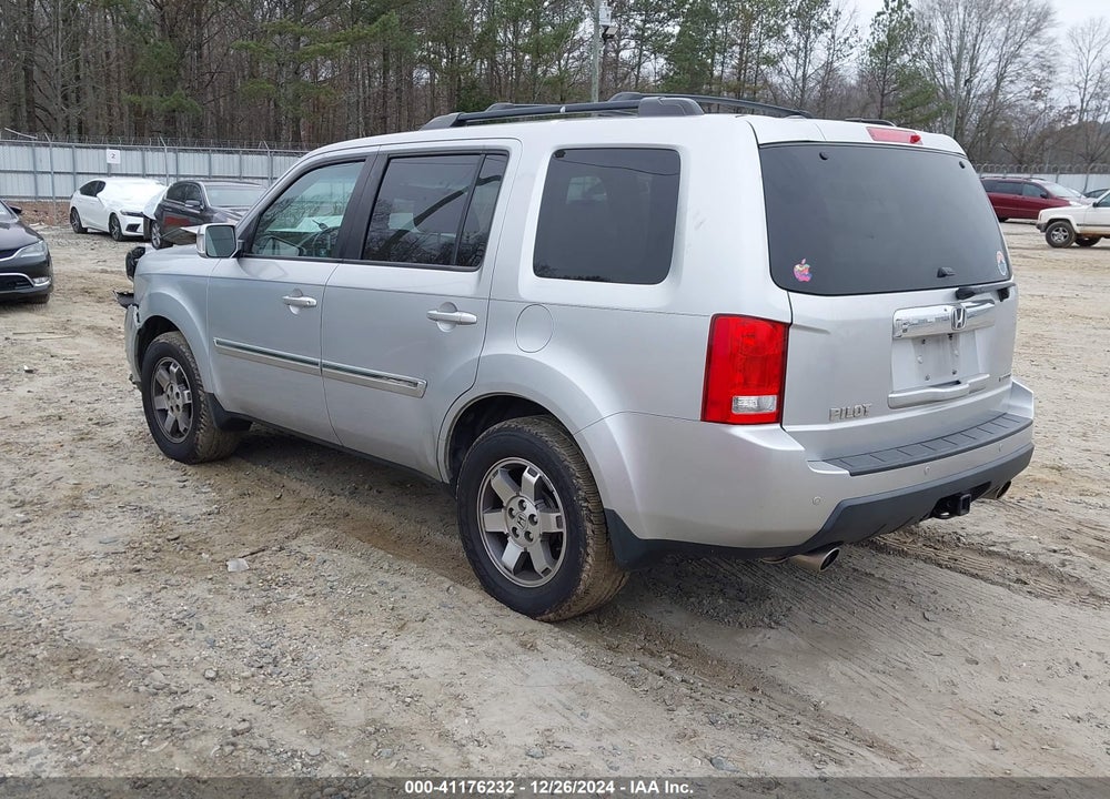 2011 HONDA PILOT TOURING VIN: 5FNYF3H98BB048050