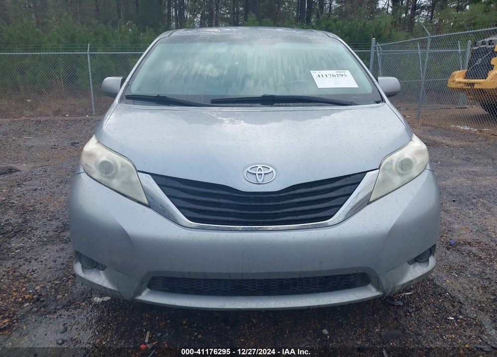 2014 TOYOTA SIENNA LE V6 8 PASSENGER VIN: 5TDKK3DC3ES415617