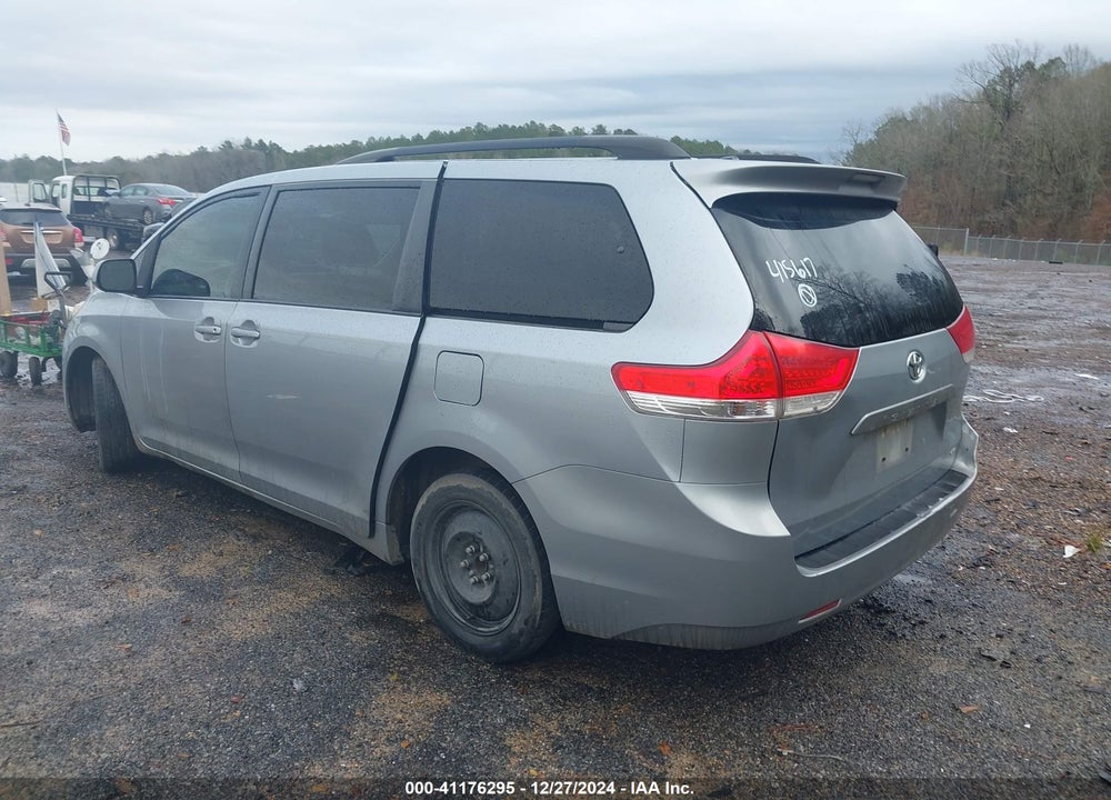 2014 TOYOTA SIENNA LE V6 8 PASSENGER VIN: 5TDKK3DC3ES415617