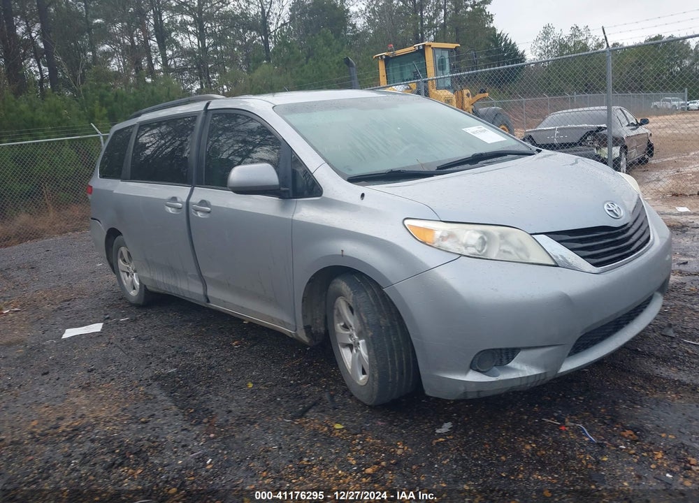 2014 TOYOTA SIENNA LE V6 8 PASSENGER VIN: 5TDKK3DC3ES415617