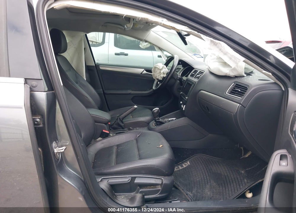 2018 VOLKSWAGEN JETTA VIN: 3VWDB7AJXJM233259