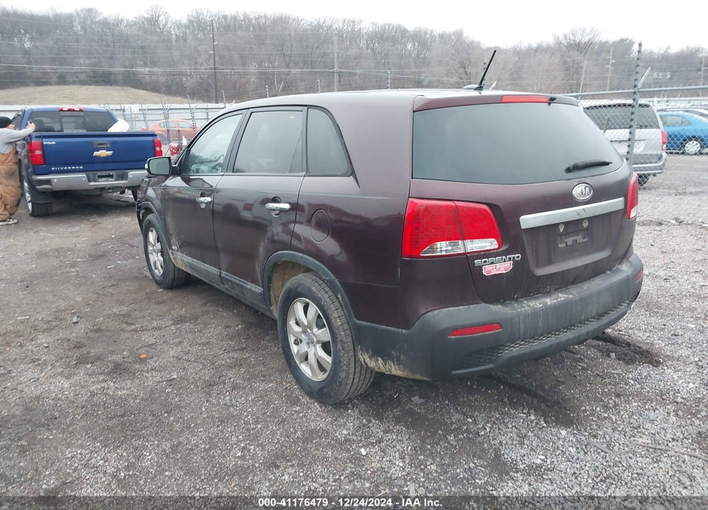 2013 KIA SORENTO LX VIN: 5XYKTCA64DG353443