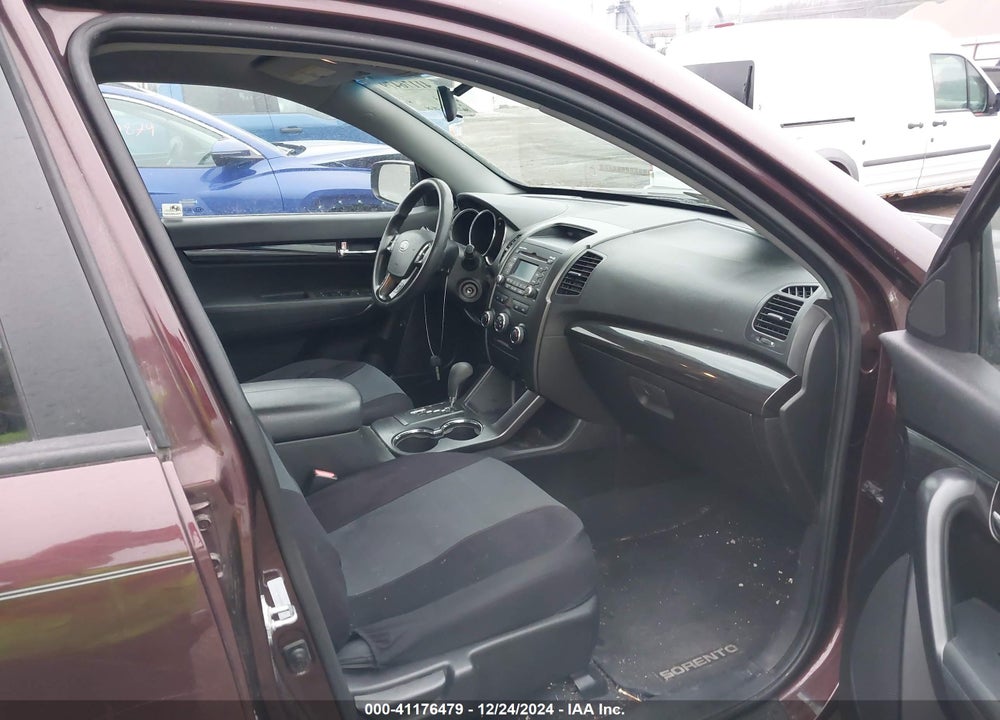 2013 KIA SORENTO LX VIN: 5XYKTCA64DG353443