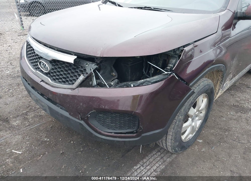 2013 KIA SORENTO LX VIN: 5XYKTCA64DG353443