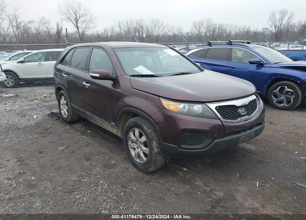 2013 KIA SORENTO LX VIN: 5XYKTCA64DG353443