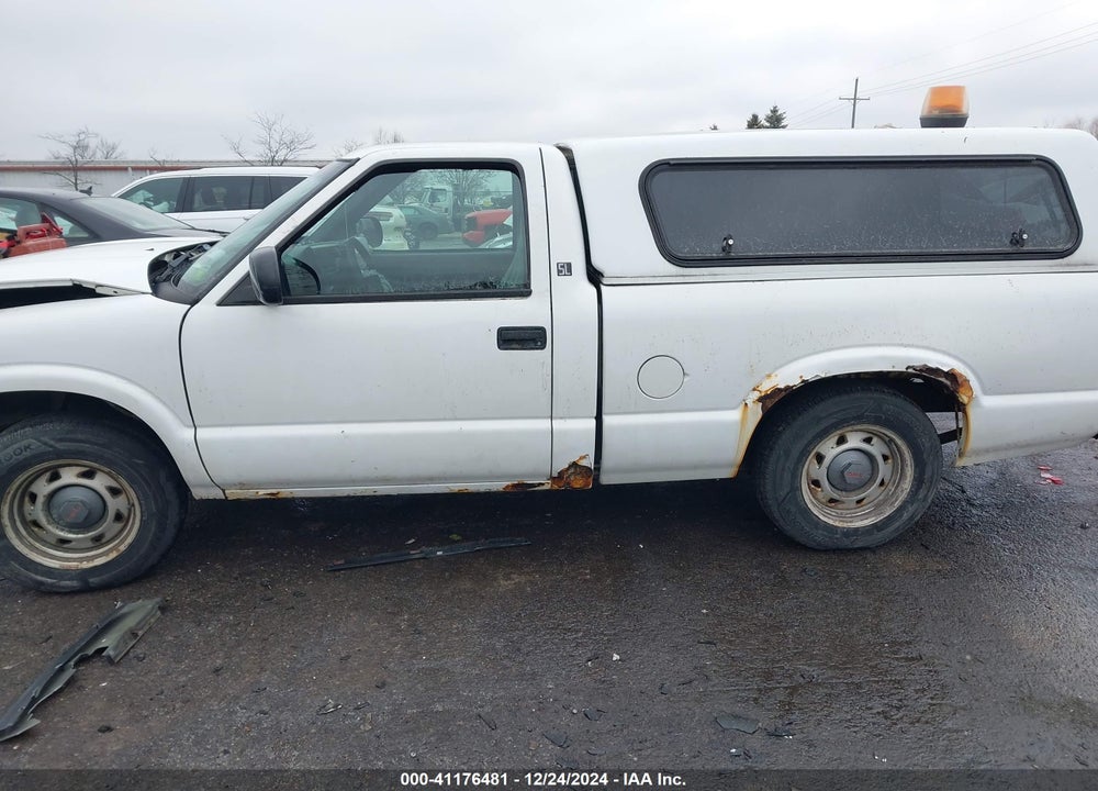 2001 GMC SONOMA SL VIN: 1GTCS145118236842