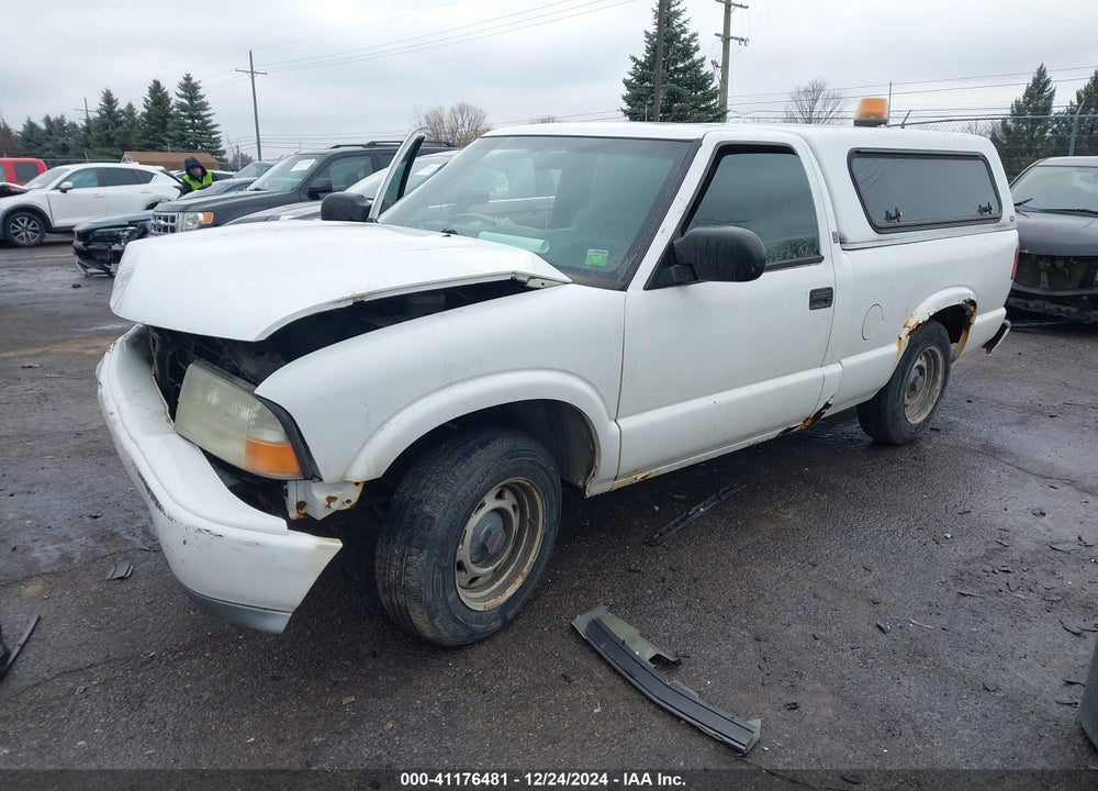 2001 GMC SONOMA SL VIN: 1GTCS145118236842