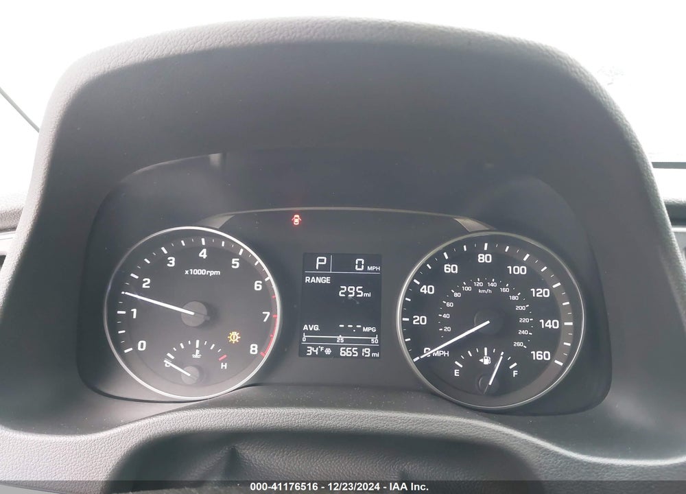 2017 HYUNDAI ELANTRA VIN: 5NPD84LF0HH038666