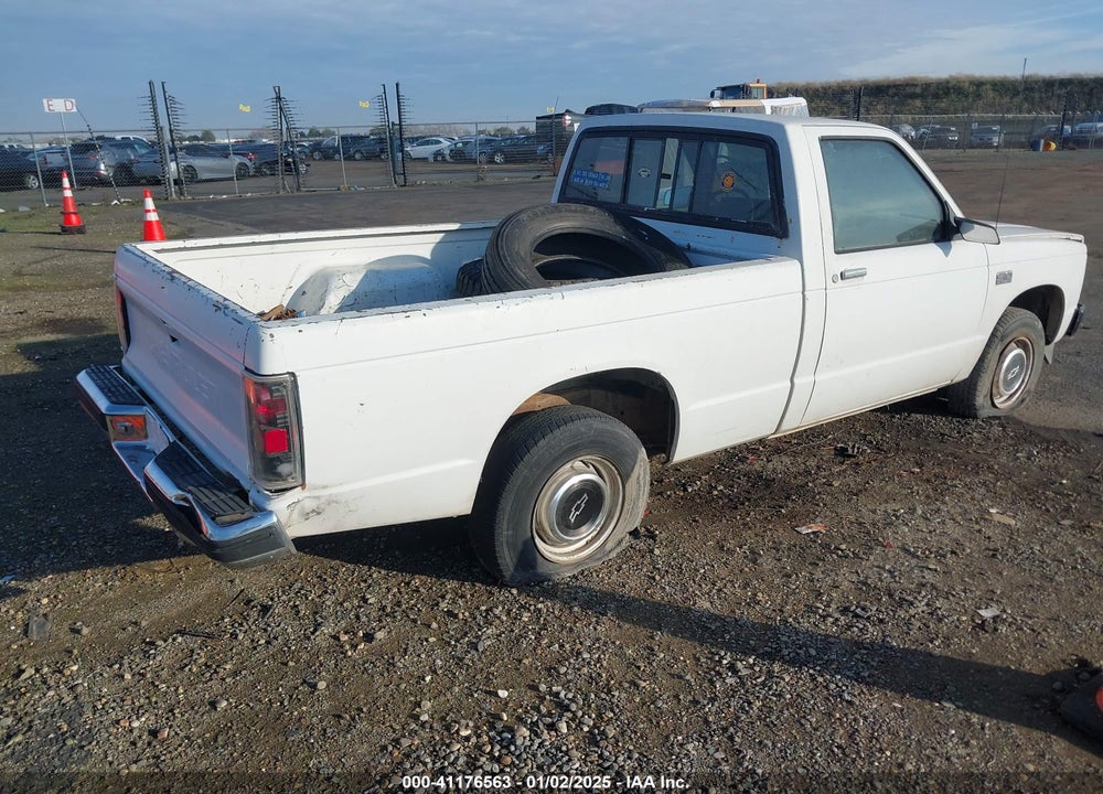 1988 CHEVROLET S TRUCK S10 VIN: 1GCBS14E0J8216206